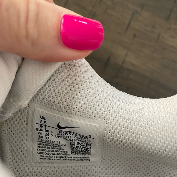 Nike Court Women’s  Tennis Pickleball Sneakers with Gum Sole - Picture 4 of 4